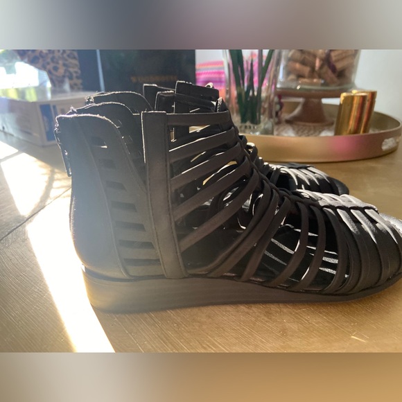 Gladiator sandals - like new! - Picture 3 of 5